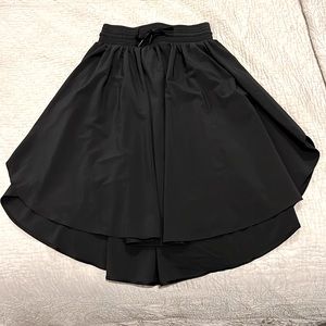 Lululemon black skirt. Great condition.
